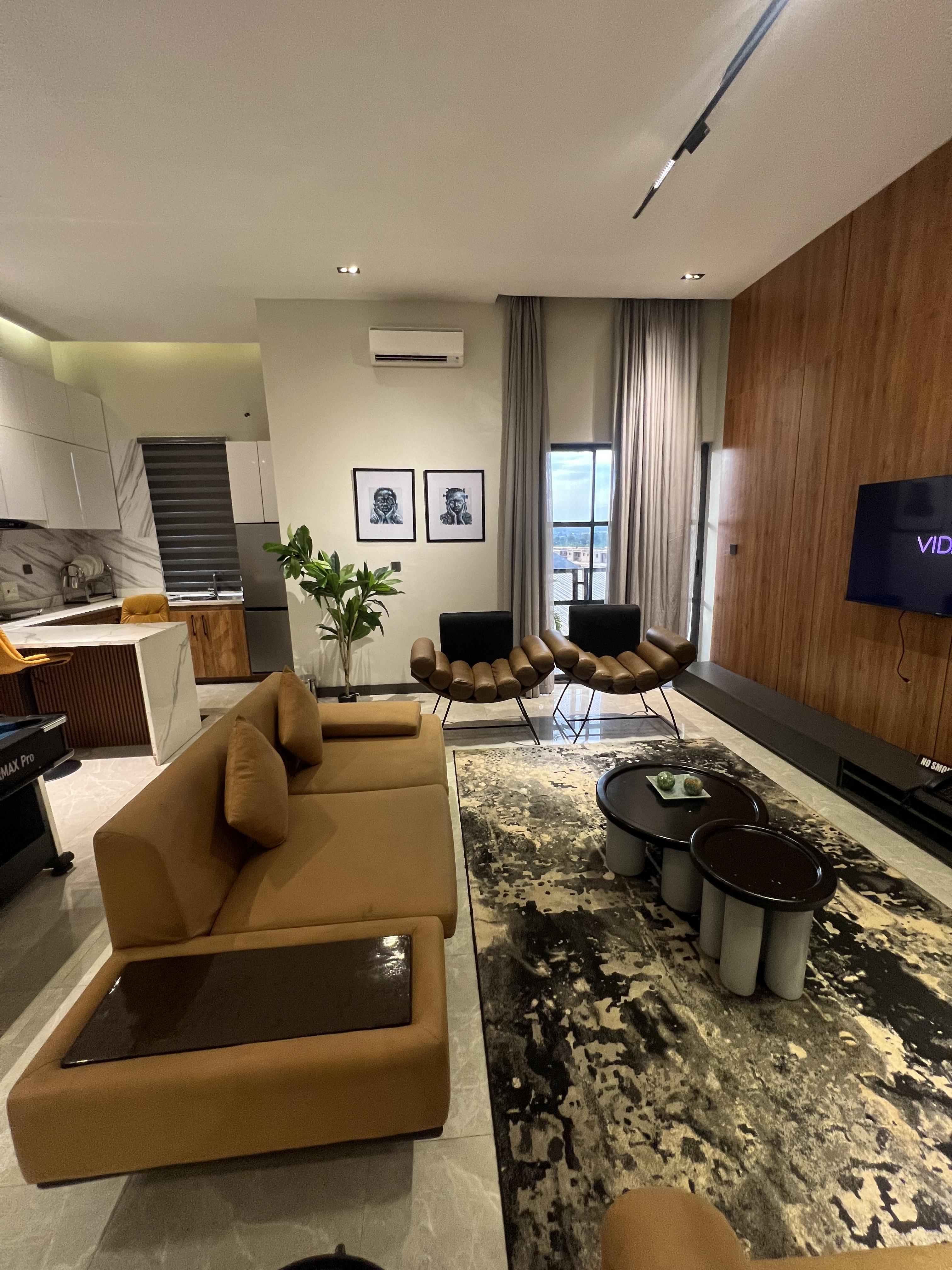 2 bedroom apartment with snooker and a well equipped kitchen